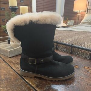 UGG boots (girls) size 6 which equals women’s size 8.
